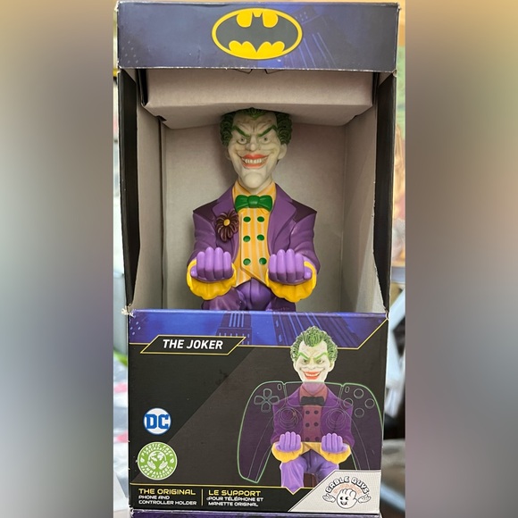CHOOSE ONE: BEETLEJUICE JOKER BATMAN GREMLINS SALLY PHONE AND CONTROLLER HOLDER - Picture 5 of 16